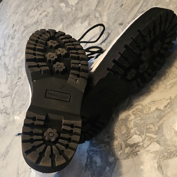 Never Worn Sincerely Jules White Combat Boots - Picture 9 of 10